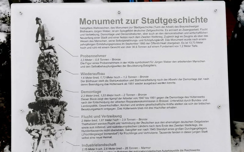 Es steht in Marmor gehauen und in Bronze gegossen im Zentrum der Fußgängerzone von Lebenstedt - das Monument zur Stadtgeschichte.