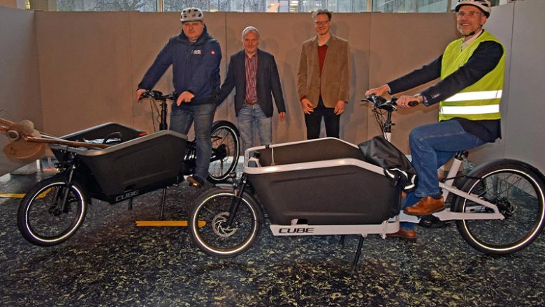 Zwei neue „E-Lastenfahrräder“ im städtischen Fuhrpark