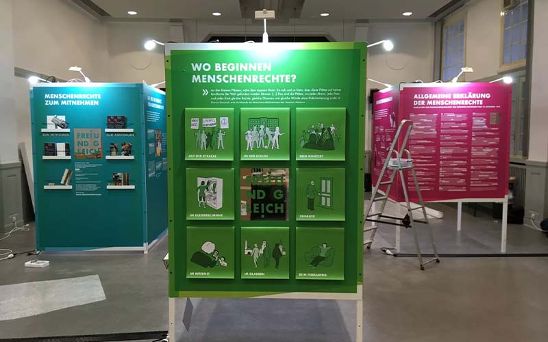 Die Wanderausstellung der EKD „Menschen.Rechte.Leben“ wird ab 3. Juni 2024 an drei Standorten in Salzgitter zu sehen sein.