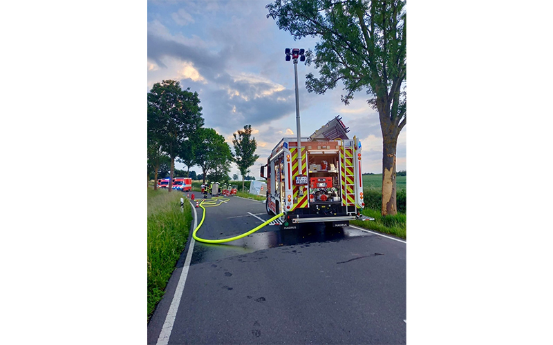 Am Samstagabend ereignete sich auf der Kreisstraße 52 zwischen Baddeckenstedt und Holle ein Verkehrsunfall.