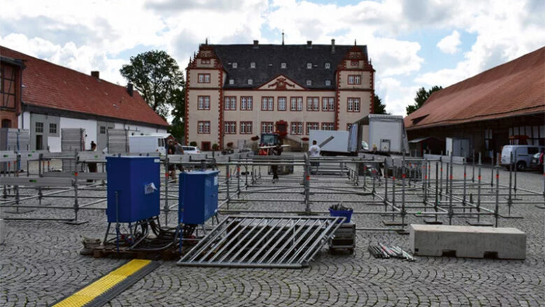 Bühnenaufbau für den Start des Kultursommers