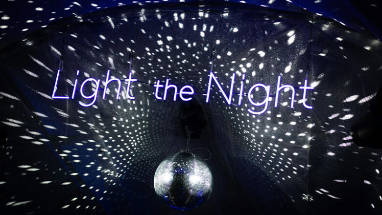 Light the Night – Die Dinos kommen: Leuchtendes Familienabenteuer