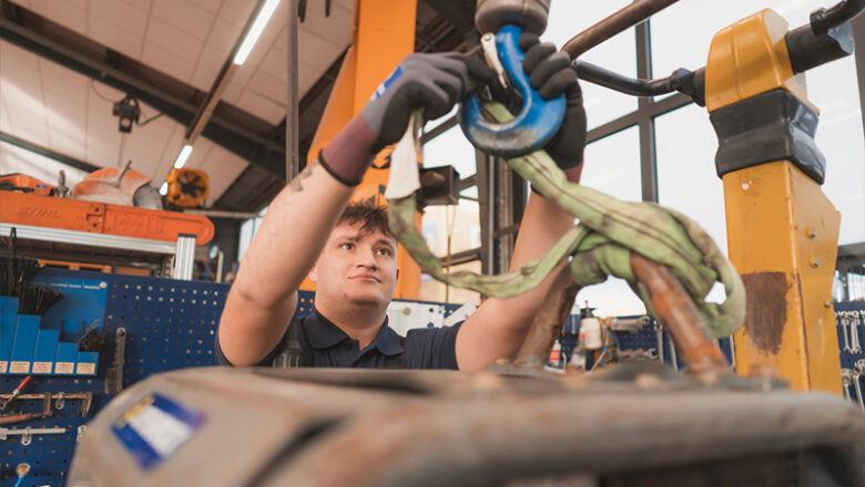 Land- und Baumaschinenmechatroniker: Die Technik-Retter