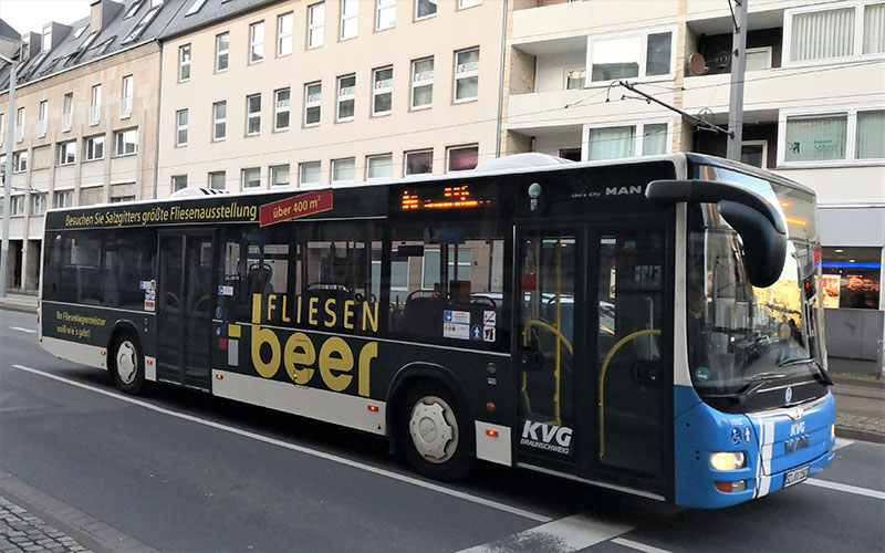 Die Busse der Kraftverkehrsgesellschaft mbH Braunschweig (KVG) fahren auch in diesem Jahr zu Weihnachten und zum Jahreswechsel in den Verkehrsgebieten Salzgitter, Wolfenbüttel, Helmstedt und Bad Harzburg nach einem Festtagsfahrplan.