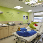 Ärzt:innen und Hebammen geben künftigen Eltern Tipps – Führung durch Kreißsaal und Wochenstation