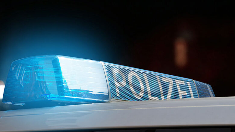 Polizei ermittelt wegen Unfallflucht und sucht Hinweisgebende.