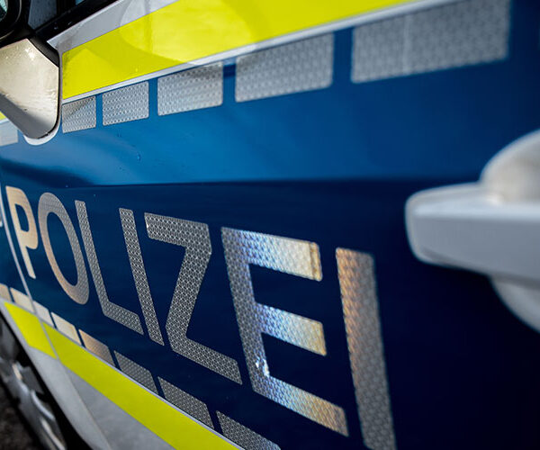 Zeugen gesucht: Verfolgungsfahrt mit unbekanntem/r Motorradfahrer/in