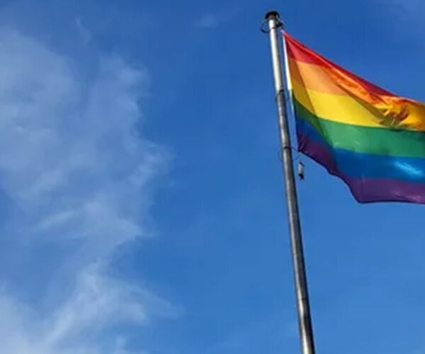 Regenbogenfahne weht wieder