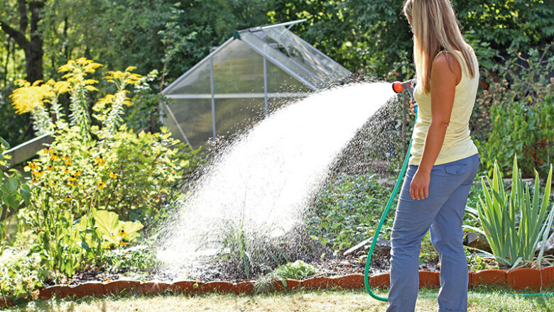 Mit einer Zisterne im Garten Trinkwasser sparen