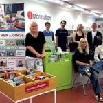 Großes Bücherrücken in der Stadtbibliothek in Bad