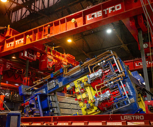 Salzgitter AG nimmt Warmrichtmaschine in Mülheim in Betrieb